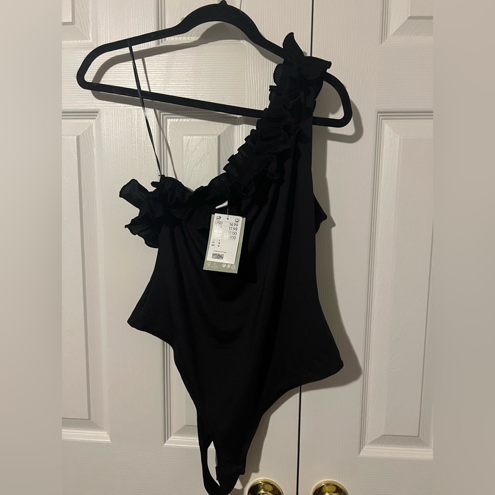H&M one sleeve ruffled bodysuit